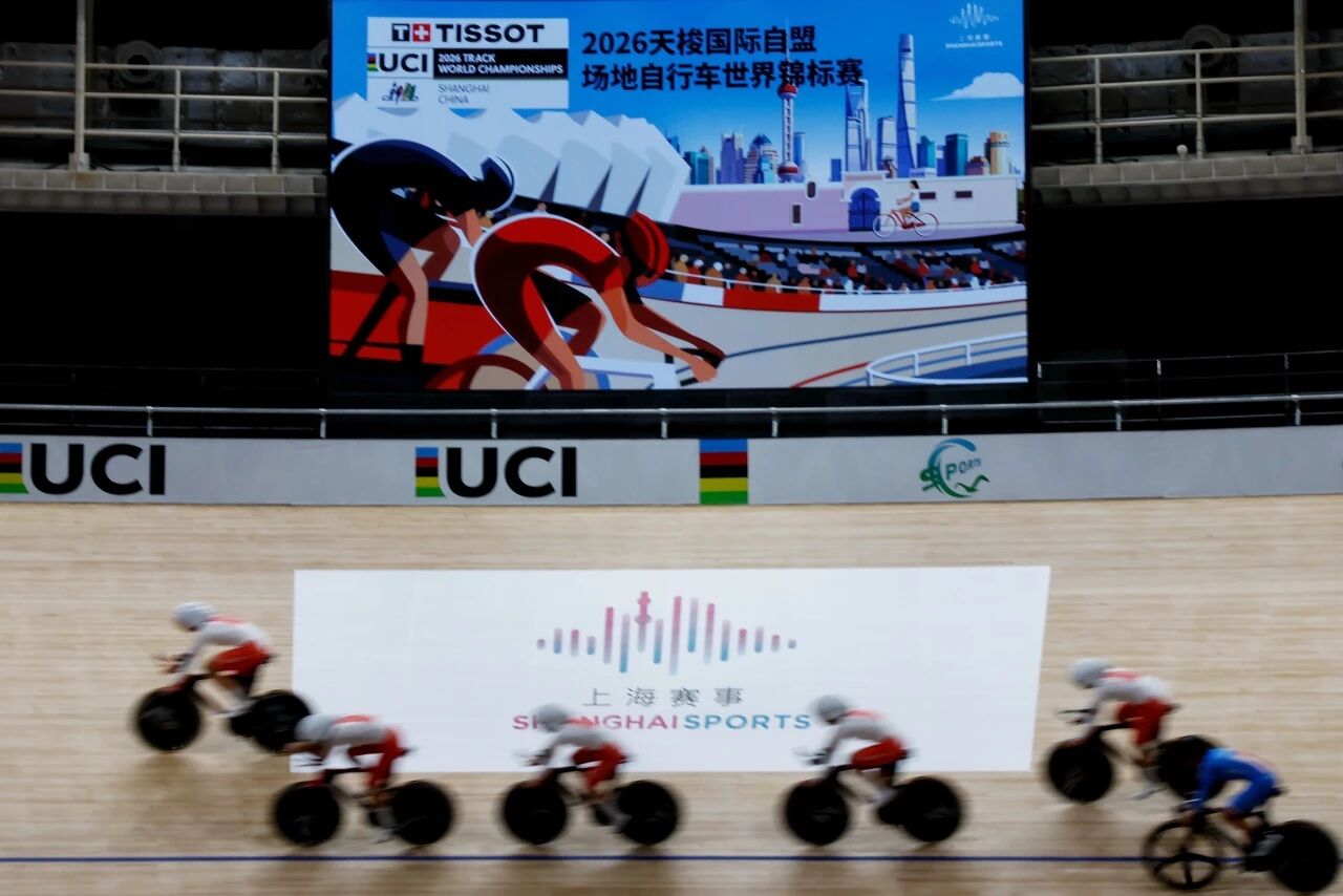 极速飞驰！2026天梭国际自盟场地自行车世界锦标赛开幕